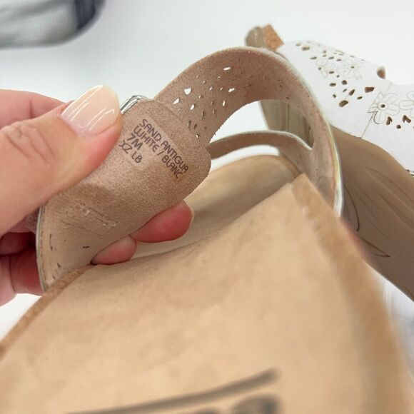 Earth Women's Sand Antigua Sandal Size 7 Low Wedge Slide White Straps Buckle - Picture 11 of 12